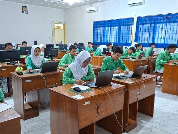 Pelaksanaan Warming Up TKA-TKAD Kabupaten Sleman SMPN 3 Depok