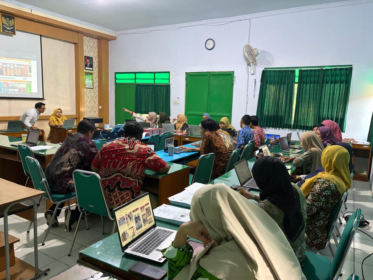Pelatihan Digital Wab SMPN 3 Depok
